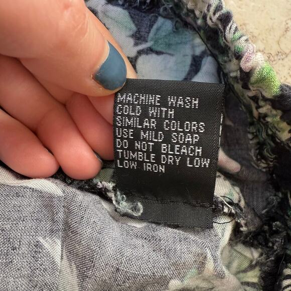 Paper Tee - Women’s Shorts - Floral - Size S - Picture 6 of 7